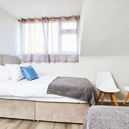 Elegant Leeds Centre - Parking Apartment