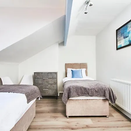 Elegant Leeds Centre - Parking Apartment